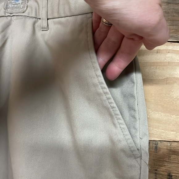 Wear Guard size W46 Khaki Color Flat Front Shorts with Front and Back Pockets - Picture 4 of 9